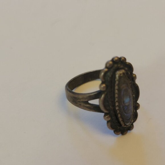 Vintage Oval Abalone Silver Ring With Intricate Detailing Size 6.5 - Picture 2 of 6
